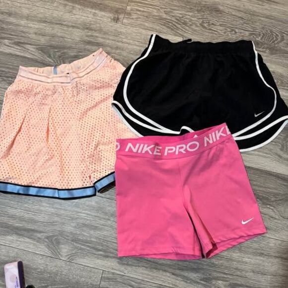 3 Nike Pro Dri Fit- Women’s Shorts Size Medium/Large - Picture 1 of 6